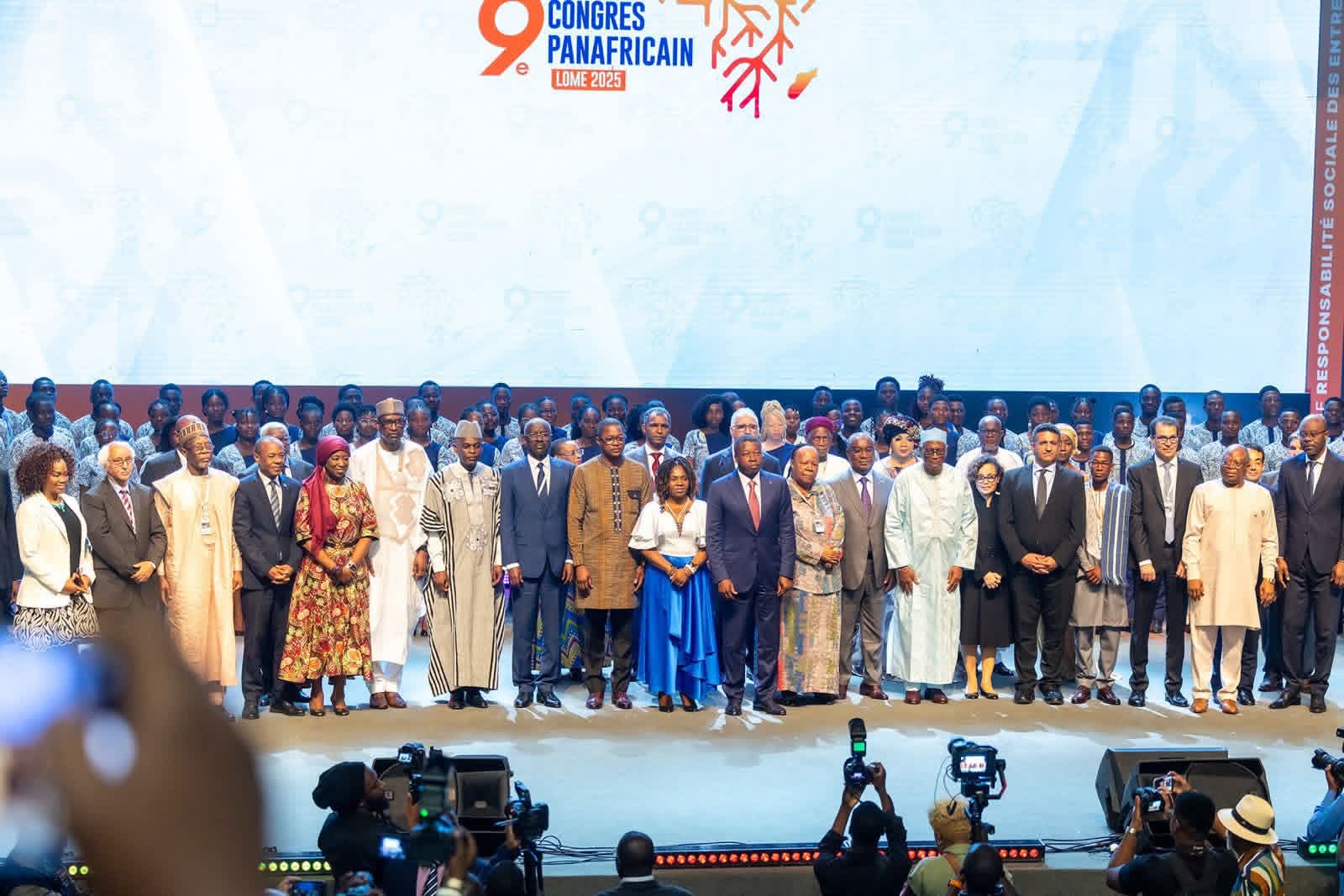 9? Congrès panafricain de l’histoire  à Lomé : "Notre développement ne viendra pas de solutions venues d’ailleurs" selon Faure Gnassingbé  . Un grand concert musical gratuit est prévu demain vendredi au Palais des Congrès.